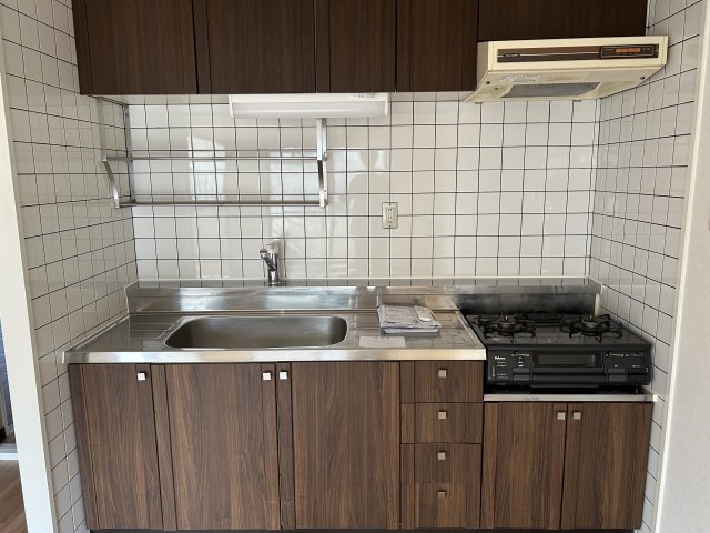 キッチン　同物件、別号室のものです。