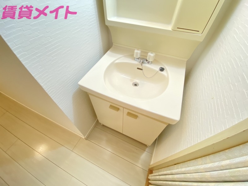 洗面設備　別部屋参考写真です。