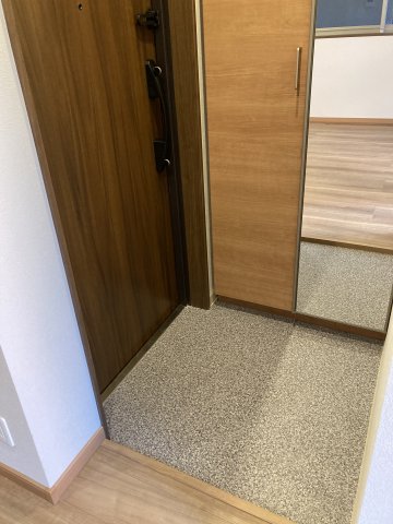 玄関　サンテラス令和-KNレジデンス-