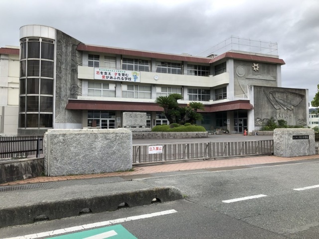 中学校　山口市立平川中学校（中学校）まで1453m