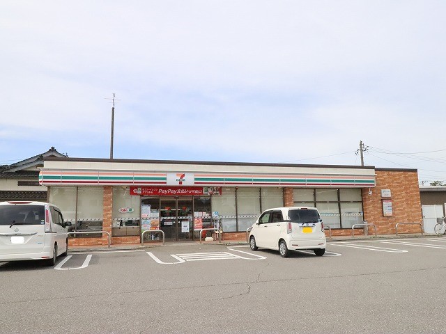 コンビニ　セブンイレブン（コンビニ）まで791m