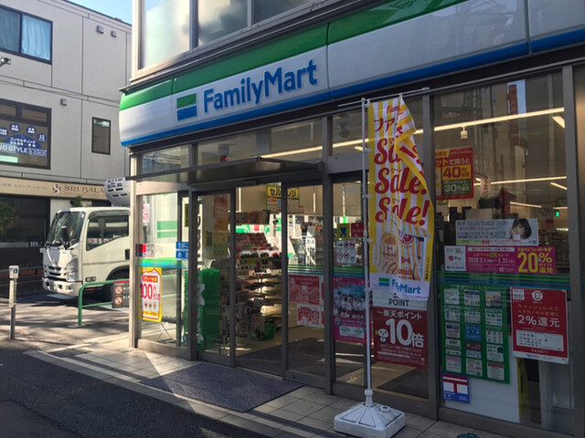 コンビニ　ファミリーマート 西神田二丁目店（コンビニ）まで166m