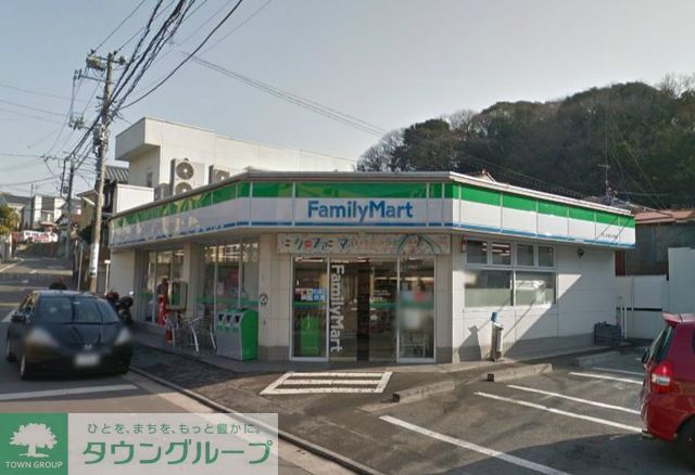 コンビニ　ファミリーマートウシオ逗子小坪店（コンビニ）まで60m