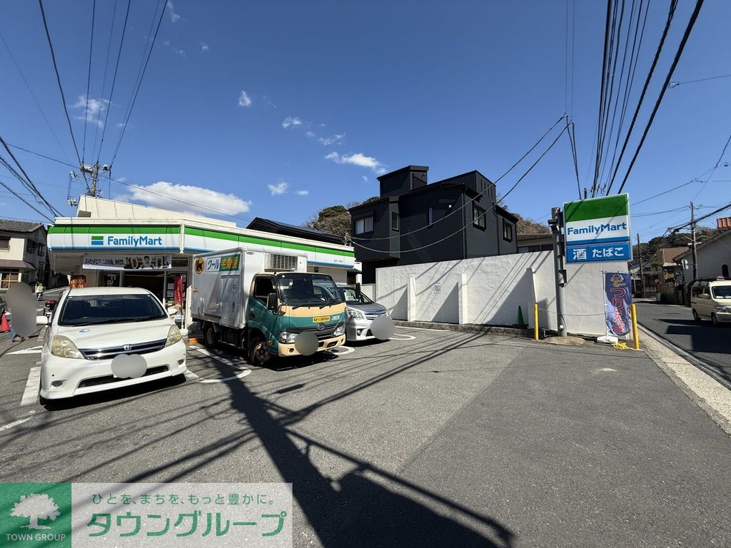 コンビニ　ファミリーマート　逗子小坪店（コンビニ）まで60m