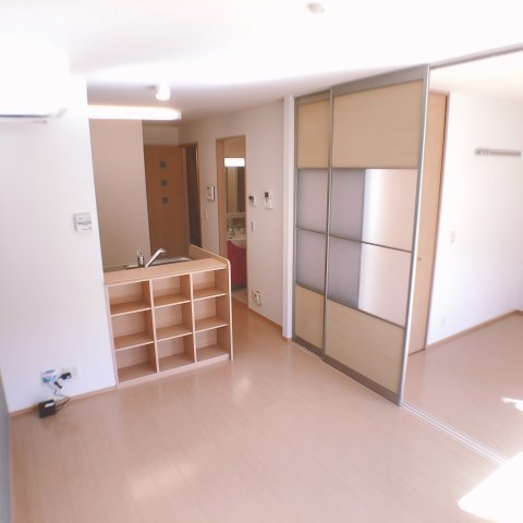 居室・リビング　反転タイプのお部屋です♪