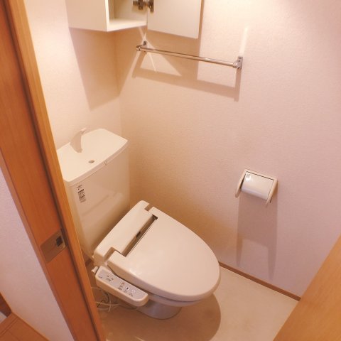 トイレ　反転タイプのお部屋です♪