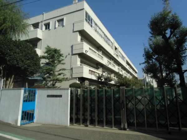 中学校　国分寺市立第二中学校（中学校）まで437m