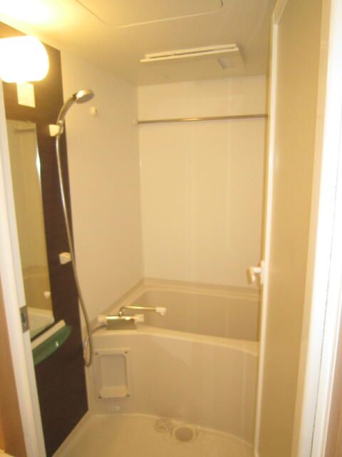 バス・シャワールーム　ゆったり過ごせるお風呂です