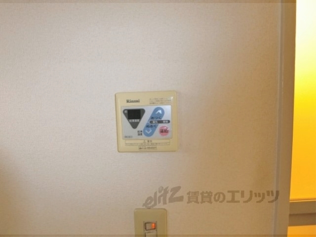 その他設備　給湯器リモコン