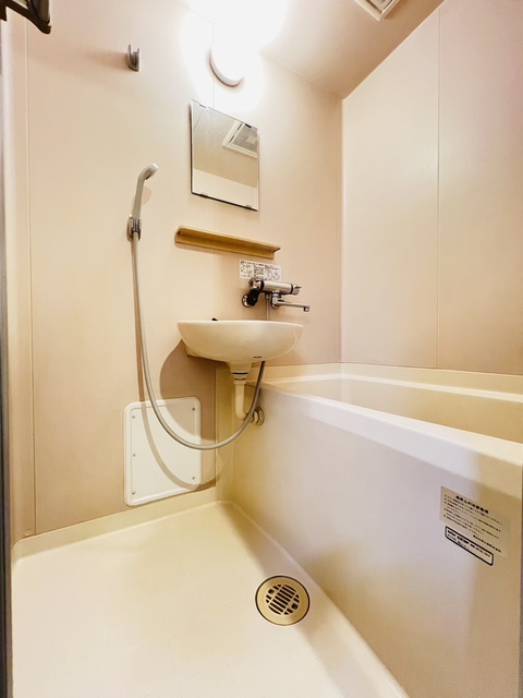 バス・シャワールーム　使いやすい☆洗面ボウルと一体型のバスルームです♪