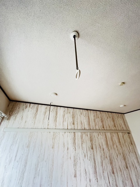 その他設備　室内物干し用金具付！日中の外出や雨の日のお洗濯に便利☆