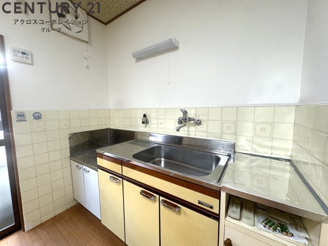 キッチン　収納棚も多い！