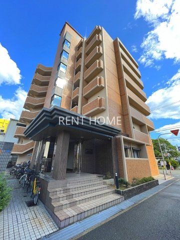 建物外観　鉄筋コンクリート造7階建てマンション