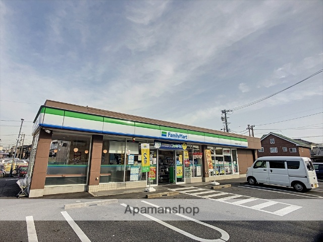 コンビニ　ファミリーマート（コンビニ）まで437m