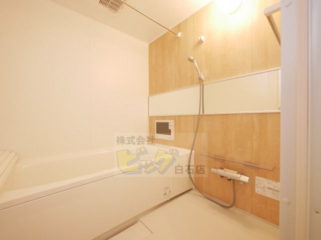 バス・シャワールーム　人気の設備・追い炊き機能と浴室乾燥機付きです♪