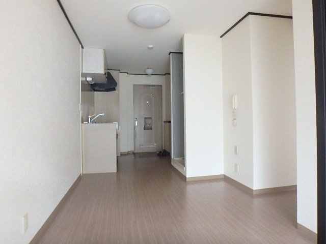 居室・リビング　別号室写真使用