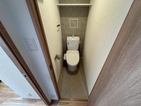 玄関　シャワー付トイレ