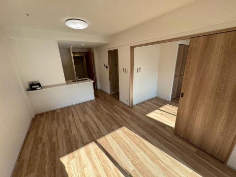 居室・リビング　室内