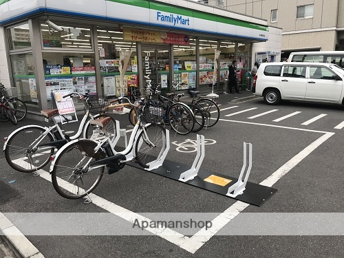 コンビニ　ファミリーマート（コンビニ）まで209m