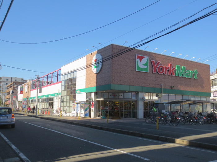 スーパー　ヨークマート（スーパー）まで240m