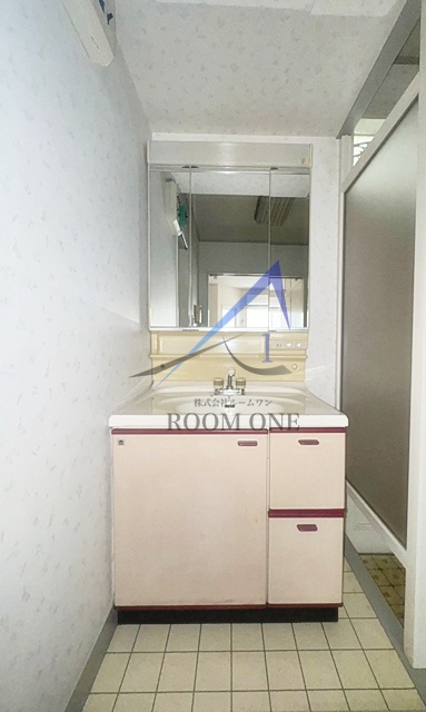 洗面設備　独立洗面台です。