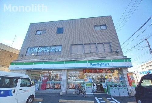 コンビニ　ファミリーマート 小浦忠岡南店（コンビニ）まで335m