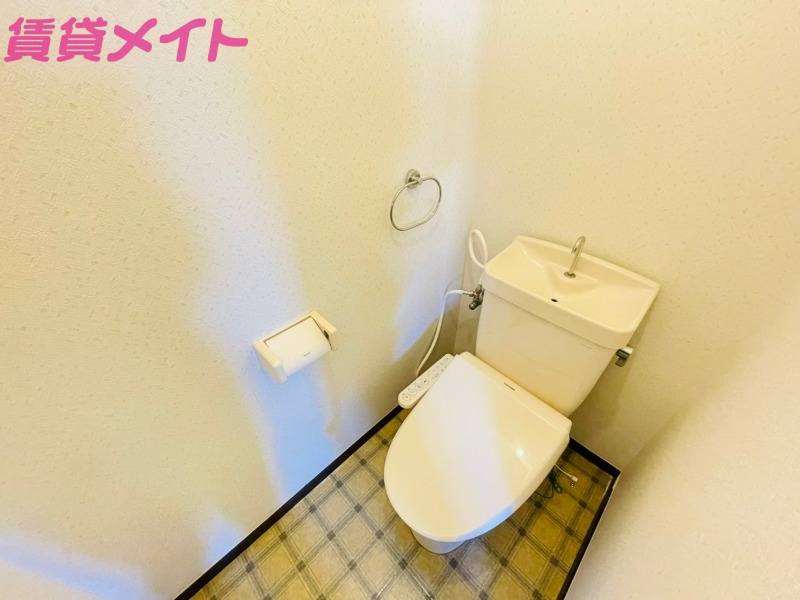 トイレ　別部屋反転写真です