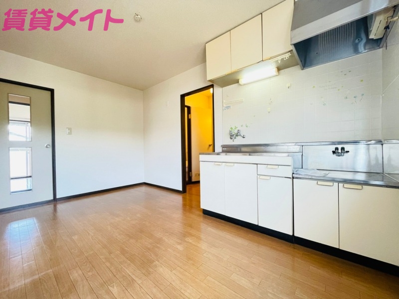 居室・リビング　別部屋反転写真です