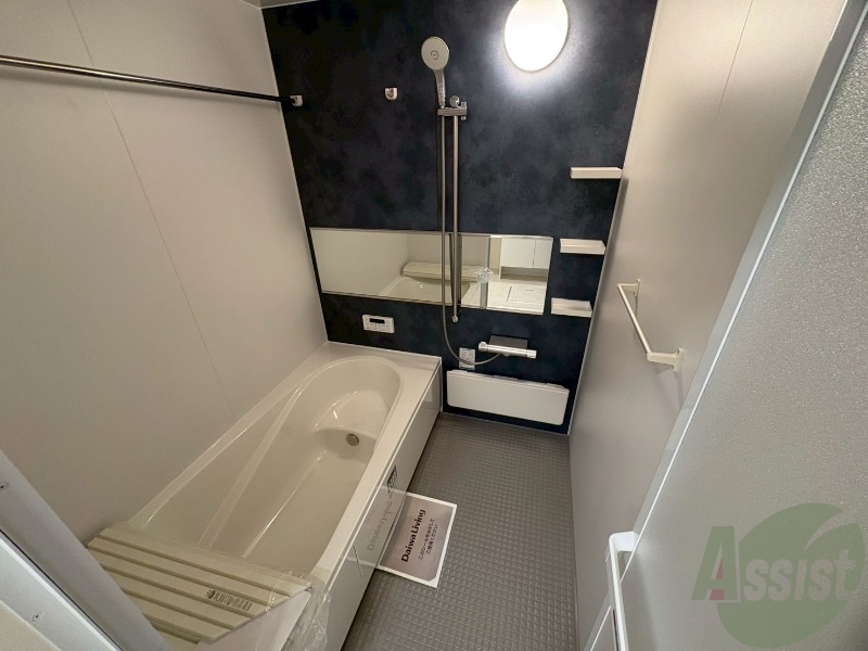 バス・シャワールーム　浴槽は座って足を伸ばせるくらいの大きさでした。