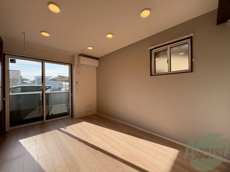 居室・リビング　１０．９帖のＬＤＫです。陽当たりも良く広々としていますね。