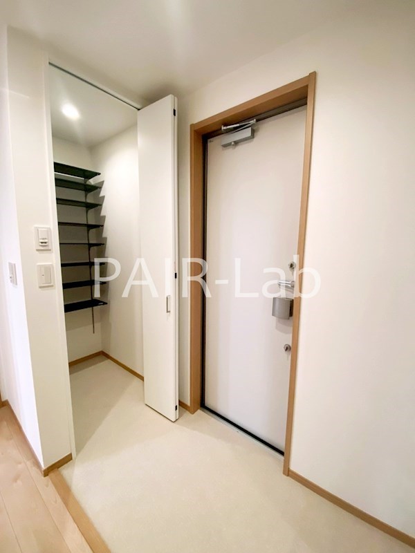 玄関　同シリーズのイメージ写真です。(現況優先)