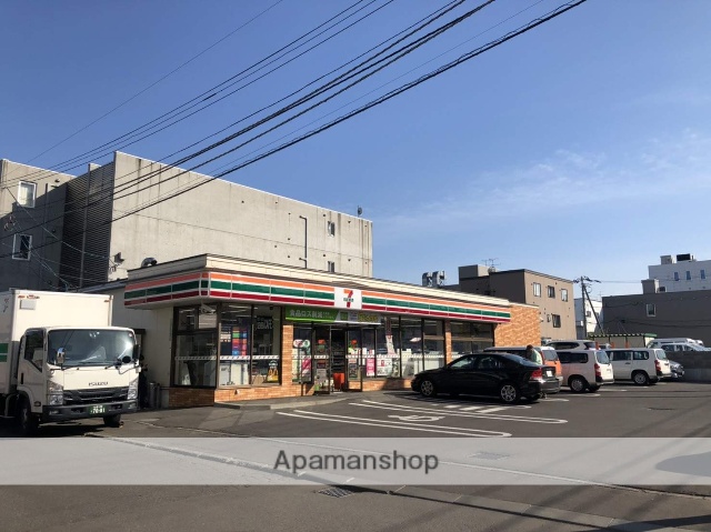 コンビニ　セブンイレブン（コンビニ）まで321m