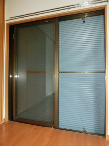 セキュリティ　雨戸付きです。