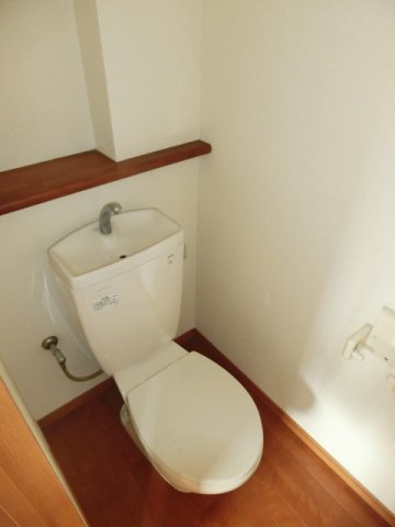トイレ　温水洗浄便座完備。