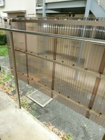 バルコニー　南向きのテラスあり。