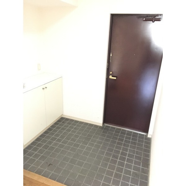 玄関　※別部屋参考写真