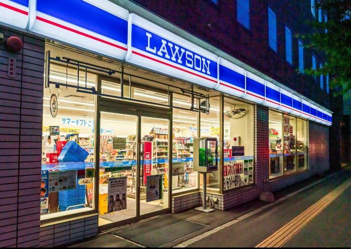 コンビニ　ローソン札幌二十四軒4条店（コンビニ）まで273m