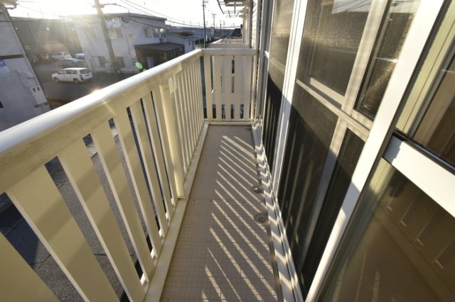 バルコニー　バルコニーからの眺めを楽しみながら食事をしませんか