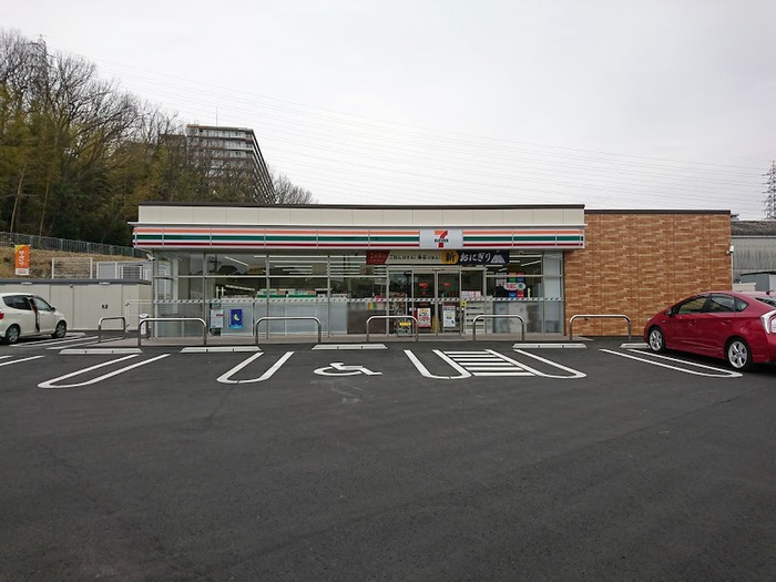 コンビニ　セブンイレブン和泉室堂店（コンビニ）まで500m