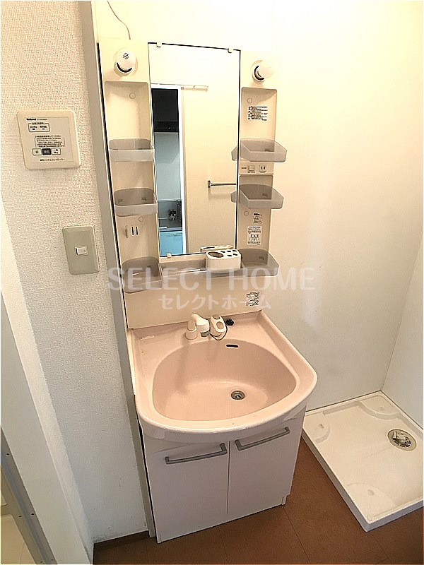洗面設備　独立洗面台です