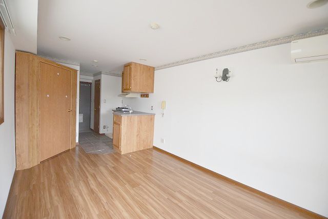 居室・リビング　明るい洋室