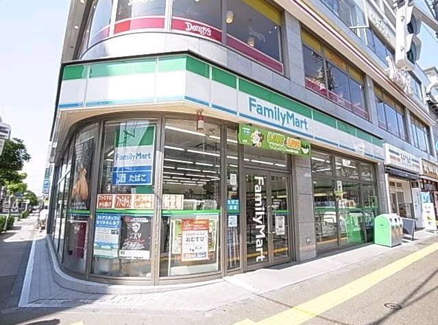コンビニ　ファミリーマート 綾瀬駅前店（コンビニ）まで389m