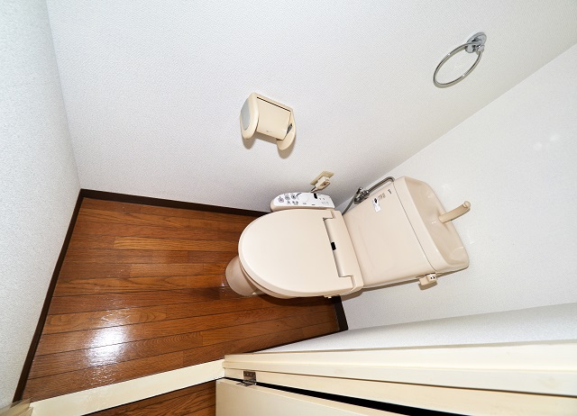 トイレ　温水洗浄便座