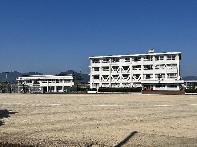 中学校　関市立下有知中学校（中学校）まで975m