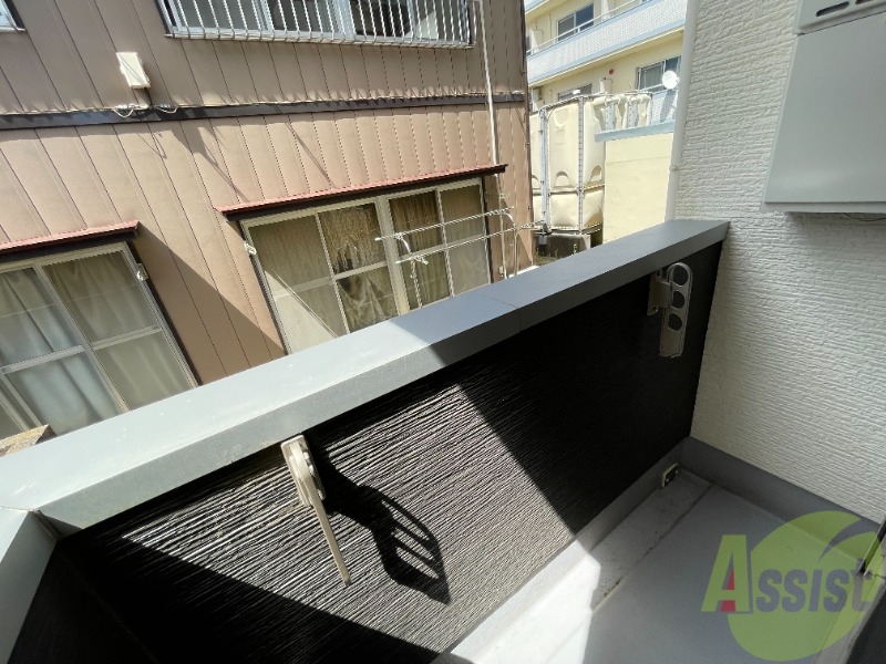 バルコニー　バルコニーが付いているので晴れた日は洗濯物が干せますね