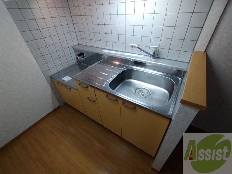 キッチン　洗い場が大きくて洗い物もしやすそうです。