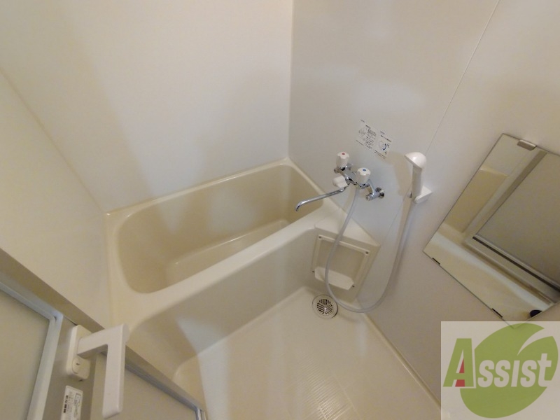 バス・シャワールーム　お風呂になります。一日の疲れを癒してくださいね。