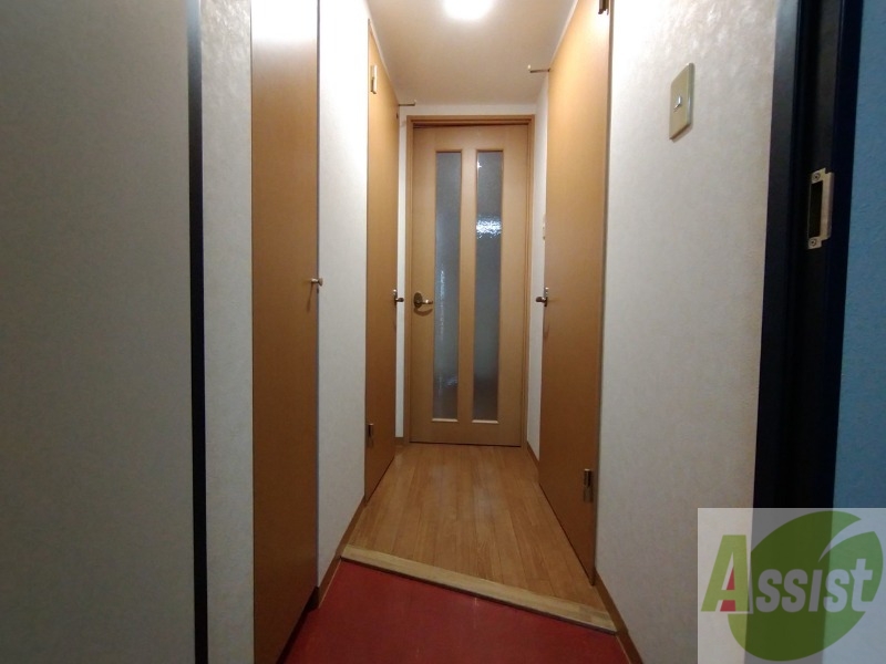 玄関　玄関の様子です。明るい印象ですね。気分もあがりそう。