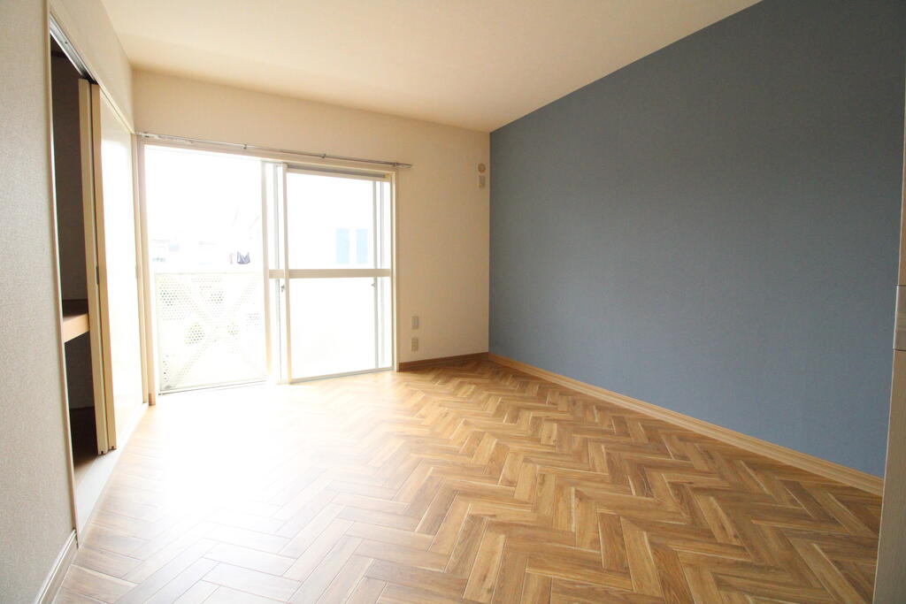 その他部屋・スペース　2F洋室は南面に位置していてバルコニーがあります！！