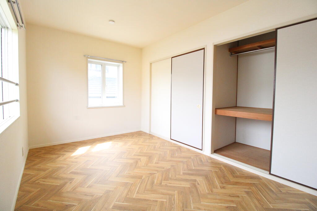 その他部屋・スペース　2F北側の洋室は角部屋の為、2面採光！！